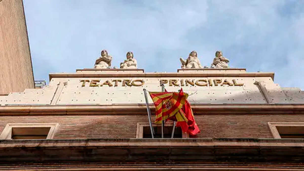 Le Teatro Principal modernise son image avec un écran LED en façade pour annoncer ses spectacles